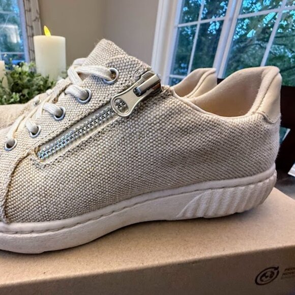 Clarks Collection Sneakers Natural Size 8 with extra laces - Picture 3 of 8